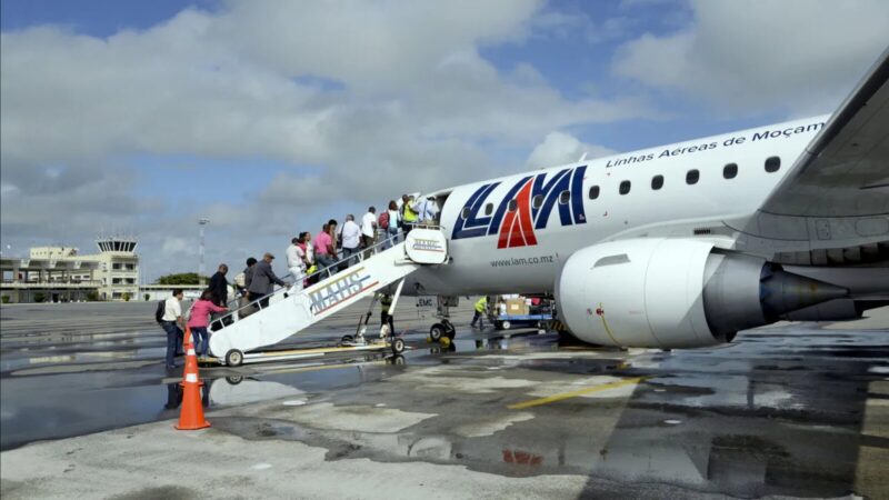Nova aeronave da LAM para ligações domésticas já está na cidade da Beira a operar – MozFlash24H